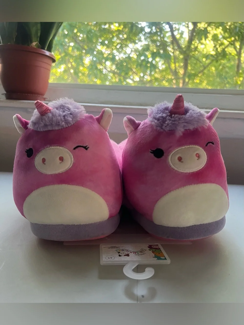 Squishmallows unicorn pink Girls SLIPPERS size XL 4/5- NEW!
